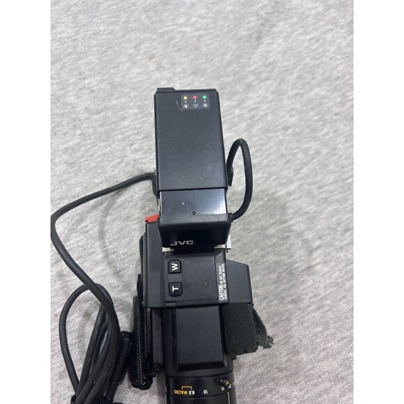 JVC Color Video Camera with TV Zoom Lens Model GX-N7U - Picture 4 of 9